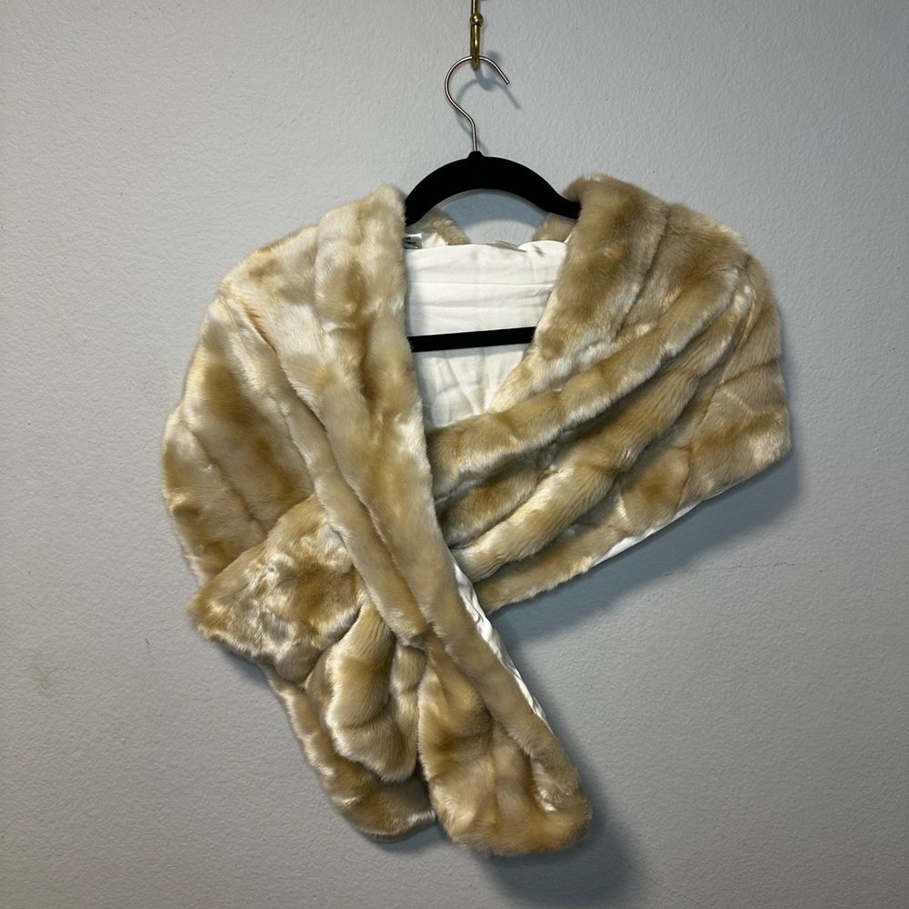 MAREI 1998 Sage Faux Fur Shawl In Neutral